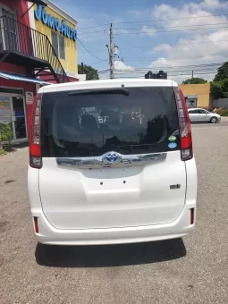 2016 Toyota Noah White full